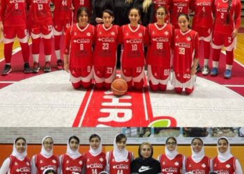 Iran : une photo de jeunes basketteuses posant sans leur hijab saluée sur les réseaux sociaux