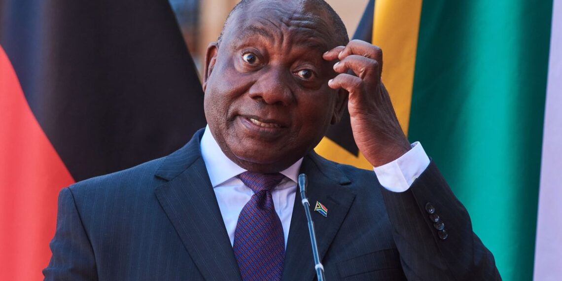 Le président sud-africain Cyril Ramaphosa menacé de destitution après un scandale