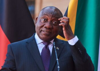 Le président sud-africain Cyril Ramaphosa menacé de destitution après un scandale