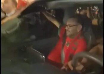 Le Roi Mohamed VI dans les rues de Rabat pour célébrer avec le peuple marocain la qualification des Lions de l’atlas