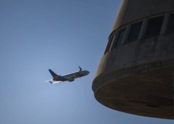 Un avion en provenance du Maroc atterrit d’urgence à Barcelone, des passagers prennent la fuite