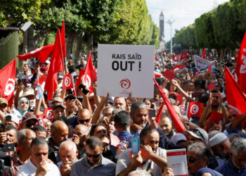 Tunisie : manifestation contre le président à une semaine des législatives