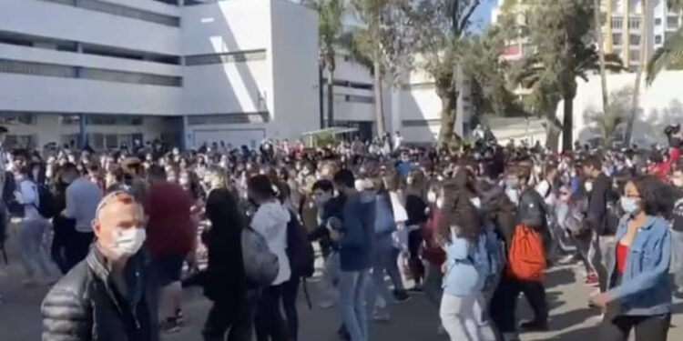 France-Maroc: les élèves du lycée Lyautey de Casablanca chantent l’hymne national marocain