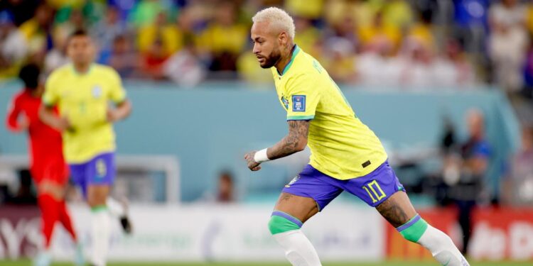 Coupe du monde : Neymar a «pleuré toute la nuit» après sa blessure