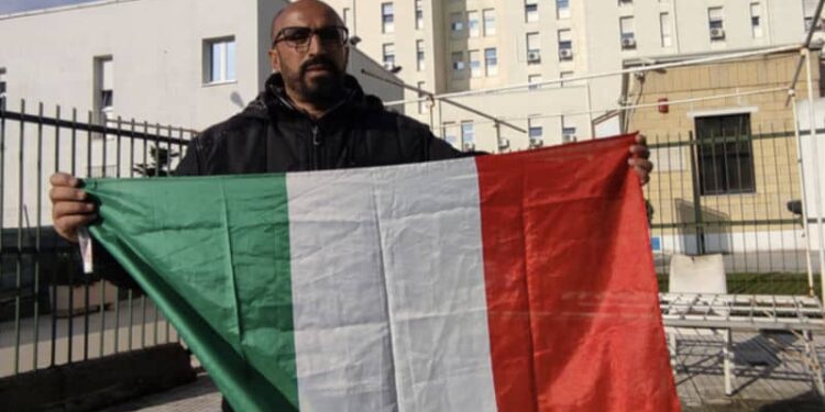 Parce qu’il a sauvé un médecin d’une agression, un marchand ambulant marocain reçoit la nationalité Italienne