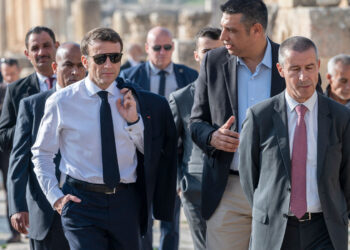 Macron appelle à “dégager” les dirigeants libanais