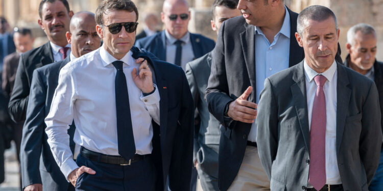 Macron appelle à “dégager” les dirigeants libanais