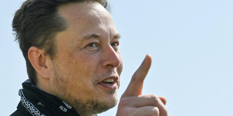 Un Français détrône brièvement l’Américain Elon Musk de la tête du classement Forbes des plus grandes fortunes mondiales