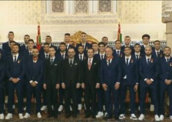 Le Roi décore les Lions de l’Atlas de Ouissams Royaux