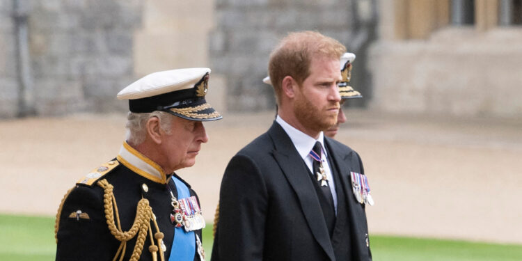 Rupture avec la tradition: le prince Harry évincé du couronnement du roi Charles III