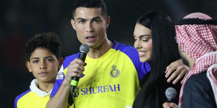 Cristiano Ronaldo et Georgina Rodriguez autorisés à habiter ensemble en Arabie Saoudite malgré la loi interdisant la cohabitation sans mariage