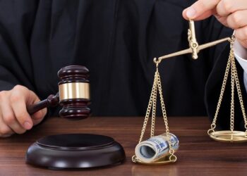 Un juge de Beni Mellal et son intermédiaire poursuivis en état d’arrestation pour corruption