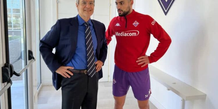 La rencontre entre le prince Moulay Hicham et Sofyan Amrabat: un hommage à la réussite marocaine à la Coupe du Monde