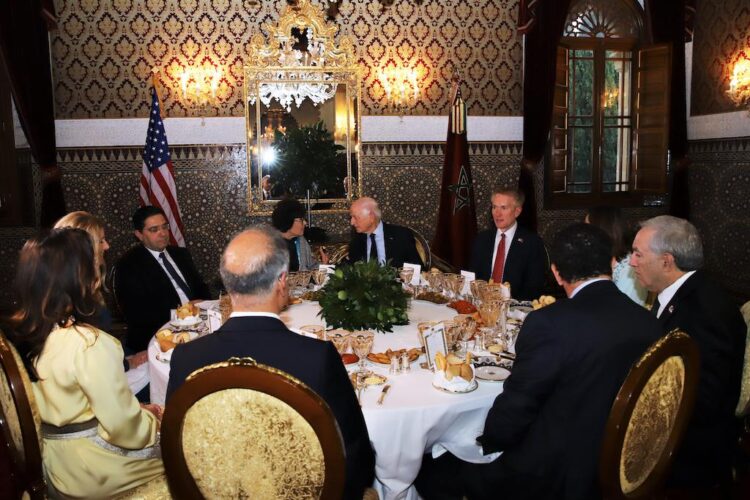 Sa Majesté le Roi Mohammed VI, que Dieu l’assiste, offre un dîner en l'honneur de la délégation du Congrès américain. 13012023 - Rabat