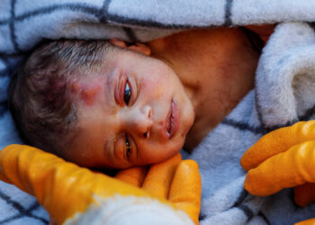 Un homme arrêté alors qu’il tentait de voler un bébé rescapé du séisme