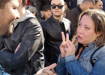 La protection consulaire française sauvent la militante Amira Bouraoui de l’extradition vers l’Algérie