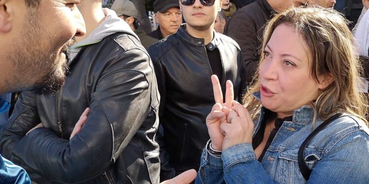 La protection consulaire française sauvent la militante Amira Bouraoui de l’extradition vers l’Algérie