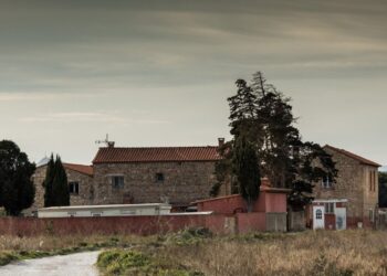 Un propriétaire tué par son gardien après l’avoir surpris en pleins ébats sexuels avec son épouse