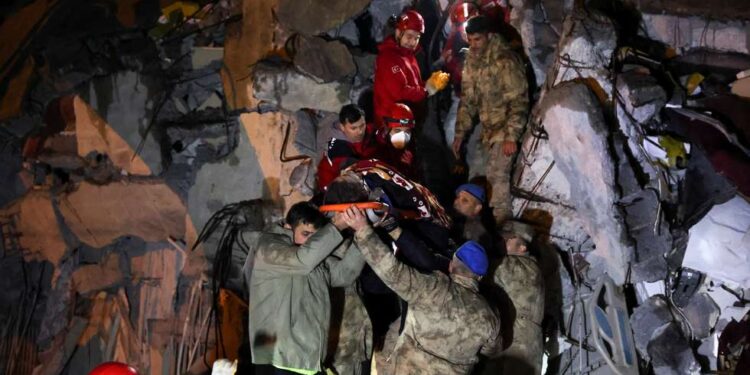 Séisme: Nouveau bilan provisoire de plus de 3.800 décès – l’OMS redoute un nombre plus élevé
