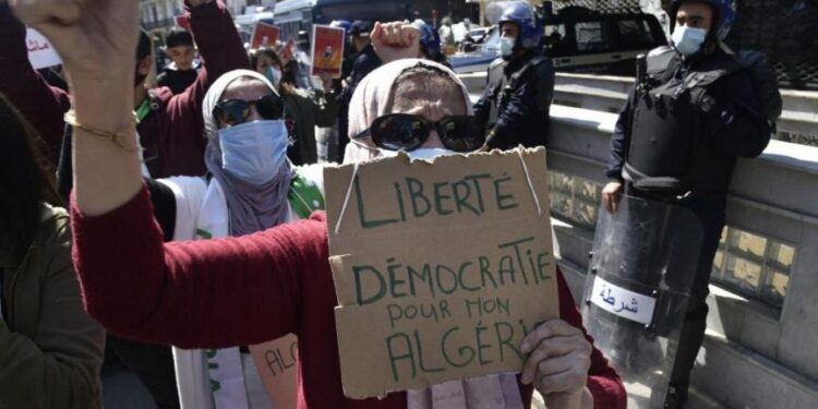 La diplomatie française critiquée pour son manque de réaction face aux violations des droits de l’homme en Algérie
