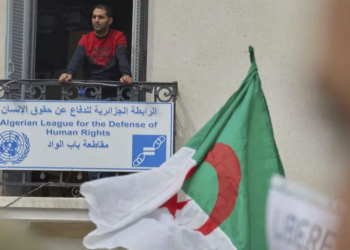 Arrestation de la mère et de la sœur d’Amira Bouraoui, militante politique en Algérie : la répression des voix dissidentes se poursuit