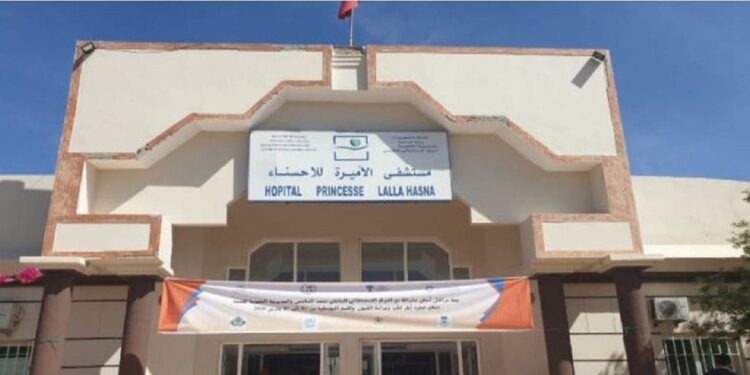 Scandale à Youssoufia : un directeur de centre hospitalier licencié après l’accouchement d’une femme dans le jardin de l’établissement