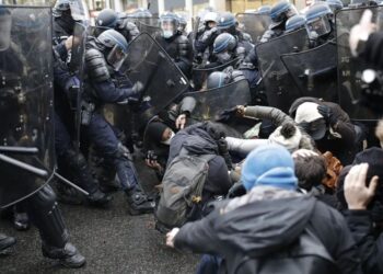 Condamnation internationale des violences policières lors des manifestations en France