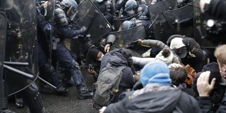Condamnation internationale des violences policières lors des manifestations en France