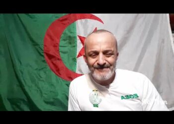 Vidéo: un algérien salue la victoire des Lions de l’Atlas : joueurs exceptionnels, tifo spectaculaire et ambiance à couper le souffle