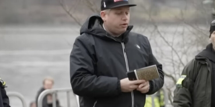 Acte islamophobe condamné : le Coran brûlé devant l’ambassade de Turquie à Copenhague