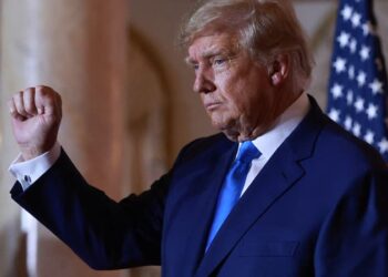 Trump fait un retour fracassant sur Facebook et YouTube, visant un second mandat