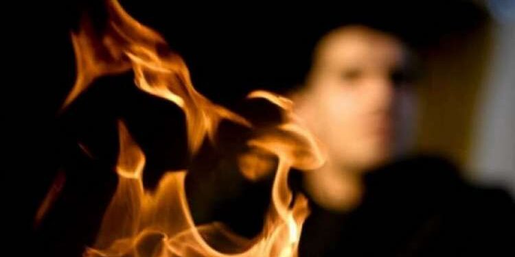 Acte désespéré au Maroc : un homme s’immole par le feu suite à un différend concernant le panier de Ramadan