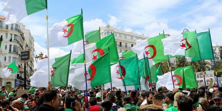 L’Algérie face à l’instabilité gouvernementale : analyse des remaniements ministériels fréquents