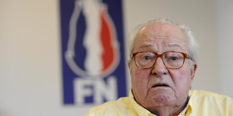 Jean-Marie Le Pen, fondateur du Front National, hospitalisé après un malaise cardiaque