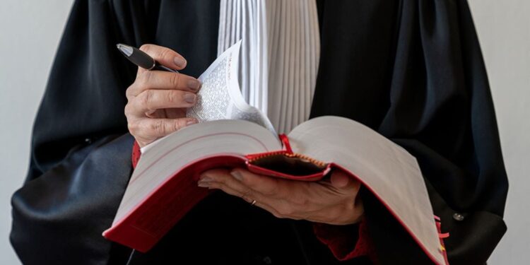 Le rêve illusoire d’un faux avocat prend fin avec une condamnation à la prison