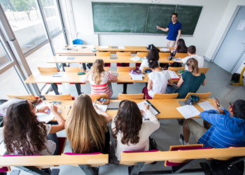 Débat sur le fichage religieux : des écoles en France sollicitées par la police pour les taux d’absentéisme à l’Aïd el-Fitr
