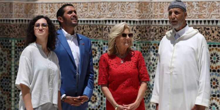Jill Biden, première dame des États-Unis s’émerveille devant l’héritage culturel marocain à la Médersa Ben Youssef