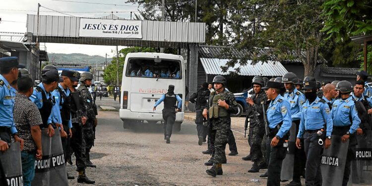 Tension gangrenée : une rixe fait 41 morts dans une prison de femmes