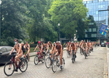 Cyclistes nus à Bruxelles : une manifestation pour la sécurité et la qualité de vie