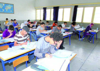 Derrière les Portes des Centres d’Examens : Les Émotions des Parents Dévoilées