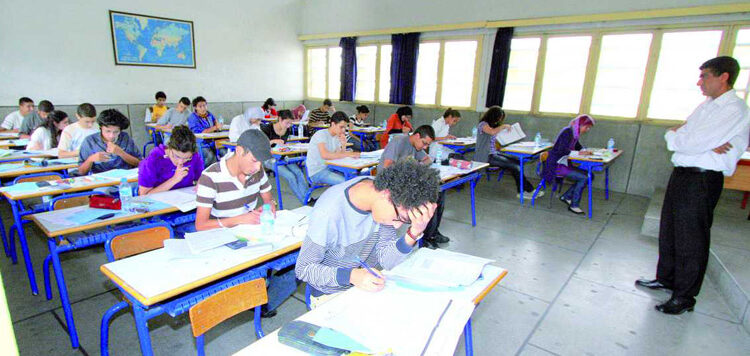 Derrière les Portes des Centres d’Examens : Les Émotions des Parents Dévoilées