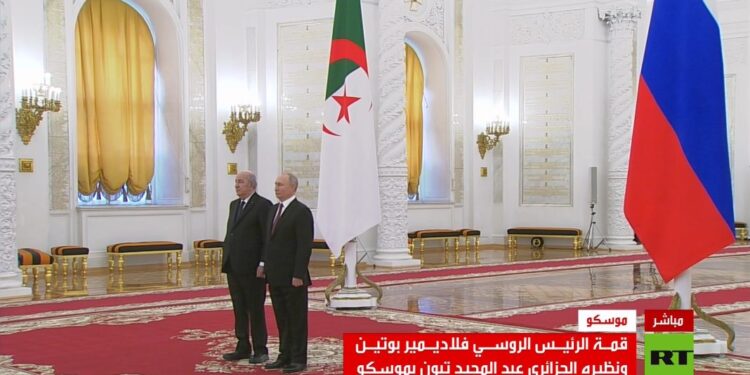 Le président algérien à Moscou : un choix audacieux et risqué
