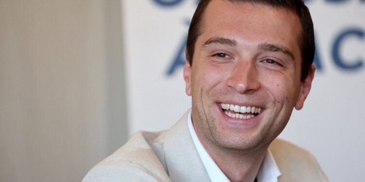 Polémique autour des déclarations de Jordan Bardella concernant l’Algérie après les violences en France