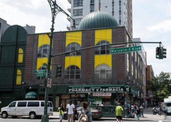 New York s’éveille au son de l’appel à la prière : Un tournant historique