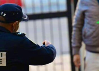 Intervention policière musclée et utilisation du Bolawarp pour maîtriser un criminel recherché