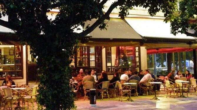 Augmentation des taxes : Les cafés et restaurants marocains en ébullition
