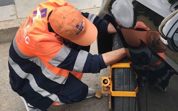 Tanger met fin à l’usage des Sabots de Denver dans les parkings