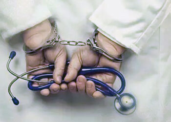 Un faux médecin démasqué à Sidi Kacem après une dizaine d’années d’usurpation