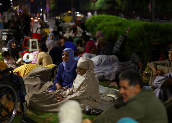 Nuits à la belle étoile : les Marrakchis refusent de rentrer chez eux