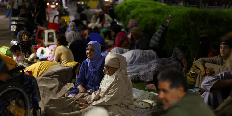 Nuits à la belle étoile : les Marrakchis refusent de rentrer chez eux